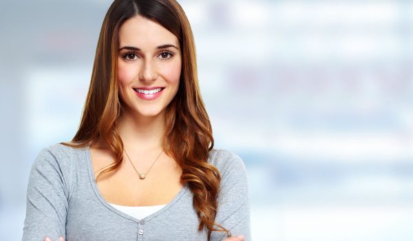 ¿Qué es un baño de color en el cabello?